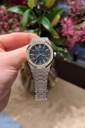 Luxury Stainless Steel Wristwatch